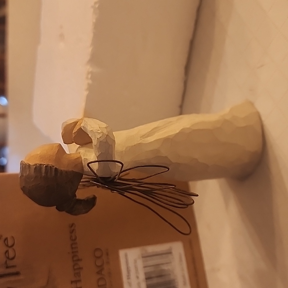 Willow Tree Angel of Happiness Box included - Picture 5 of 5
